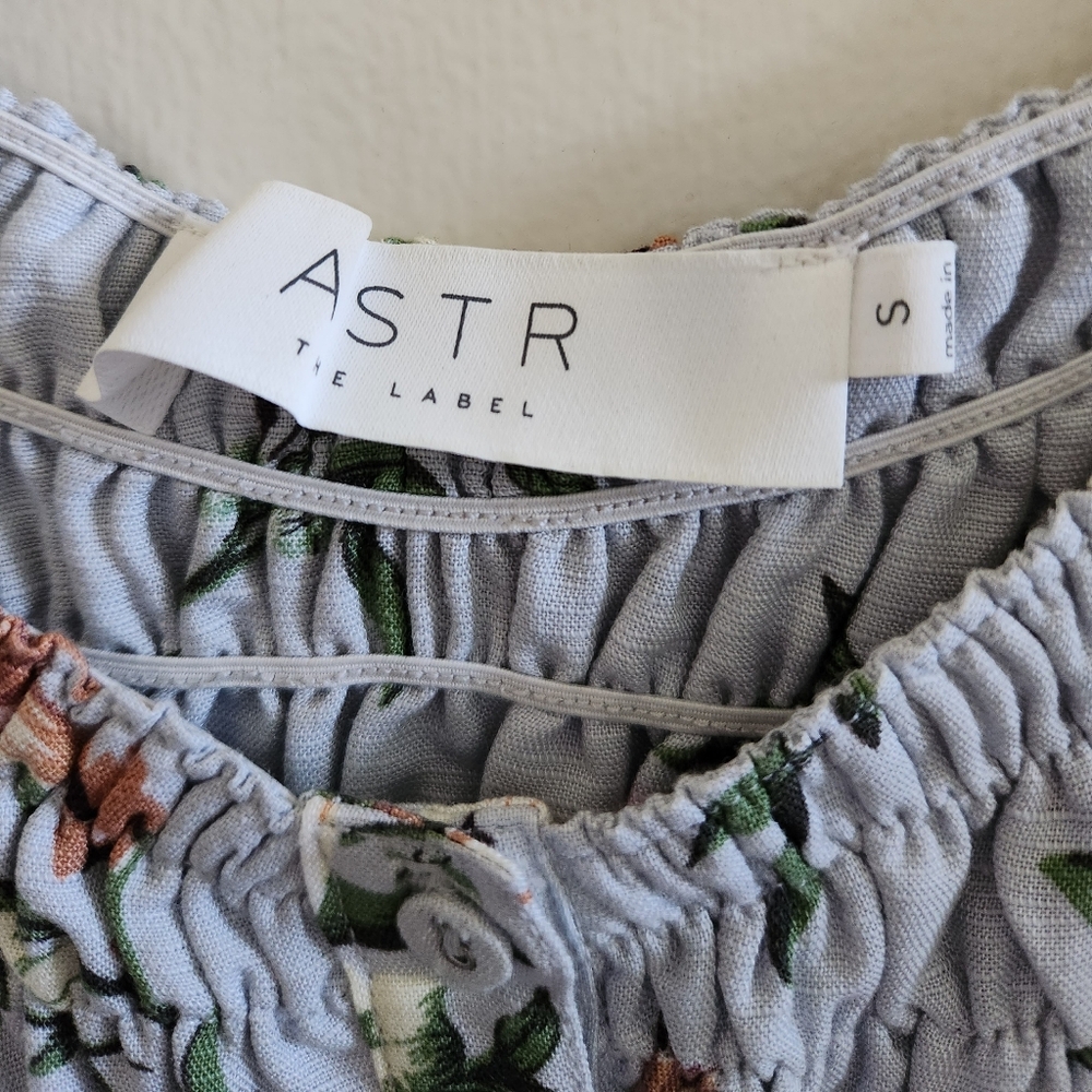 Astr The Label Salma Blue Floral Print Puff Sleeve Ruched Button Front Top - Picture 4 of 5